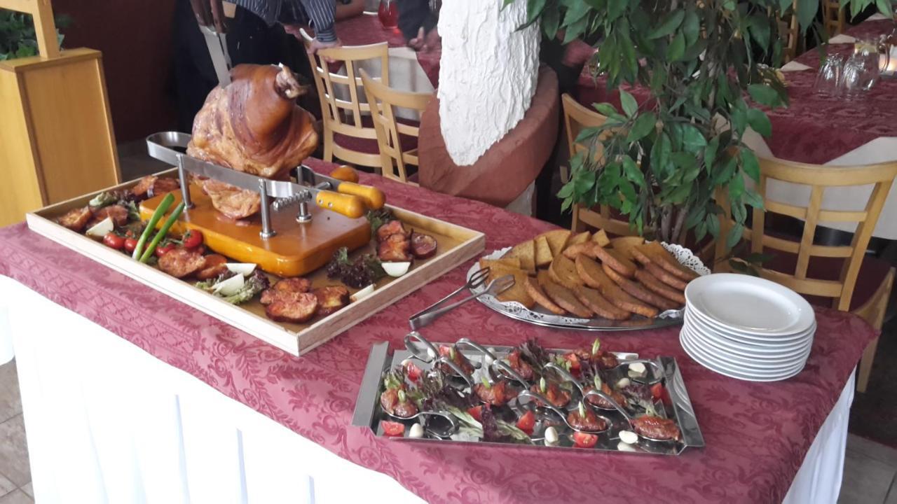 Penzion Fantasy - Restaurant Lipník nad Bečou Eksteriør bilde